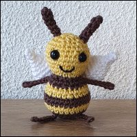 Product afbeelding Bizzzy de bij mini voorkant Bizzzy de Bij mini patroon