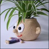 Product afbeelding plantenpop jongen schuin Plantenpopje/brilhouder patroon