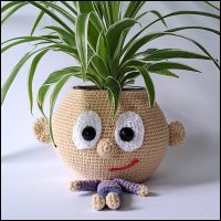 Product afbeelding plantenpop jongen voorkant 2 Plantenpopje/brilhouder patroon
