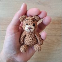 Product afbeelding mini beertje voorkant hand Mini beer patroon