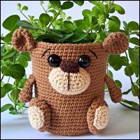 Product afbeelding plantenpotje beer bruin gewone voeten voorkant Beer plantenpotje patroon