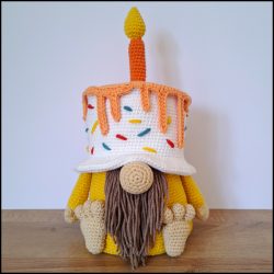 Product afbeelding Gnome taart voorkant 2 Taart gnome holliebollie patroon