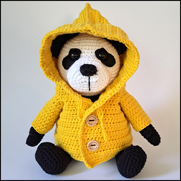 Product afbeelding Benny de panda met jas Benny de (panda)beer patroon