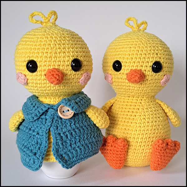 Product afbeelding eierwarmer en amigurumi kuiken Kuiken eierwarmer en amigurumi patroon